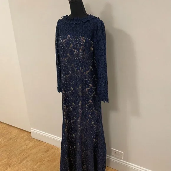 OSCAR DE LA RENTA Lace Evening Gown - Picture 4 of 6